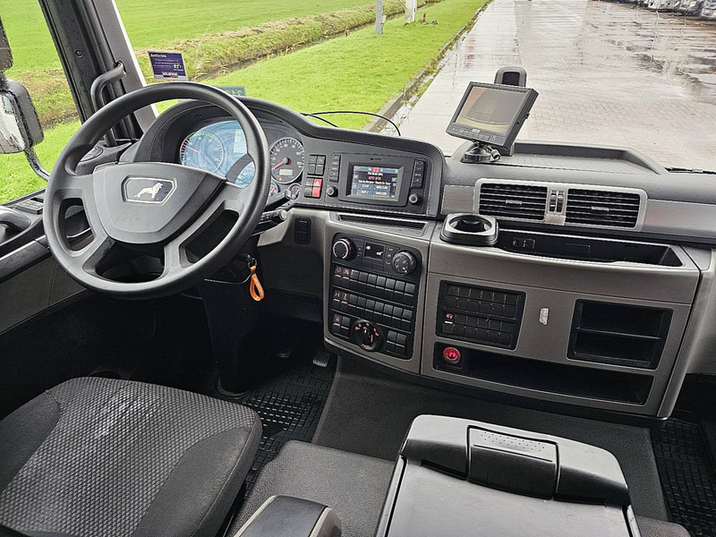 Interior photo 1: Truk box MAN 8.190 TGL AIRCO AUTOMATIC LIFT