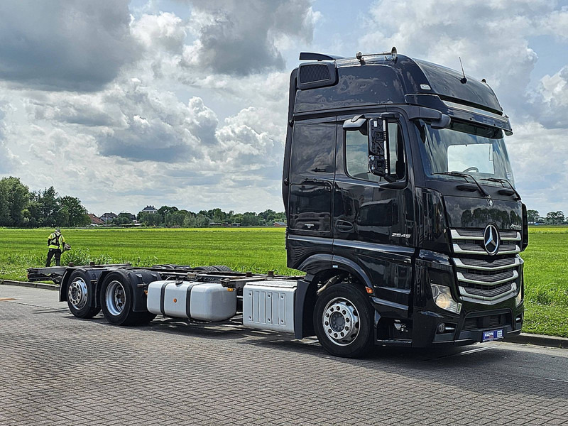 Mercedes-Benz ACTROS 2540 - Pengangkut kontainer/ Container truck: gambar 5 Mercedes-Benz ACTROS 2540 - Pengangkut kontainer/ Container truck: gambar 5