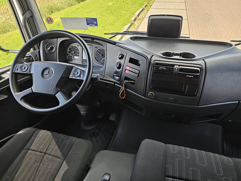 Truk box Mercedes-Benz ATEGO 818 TAILLIFT AIRCO: gambar 8 Truk box Mercedes-Benz ATEGO 818 TAILLIFT AIRCO: gambar 8