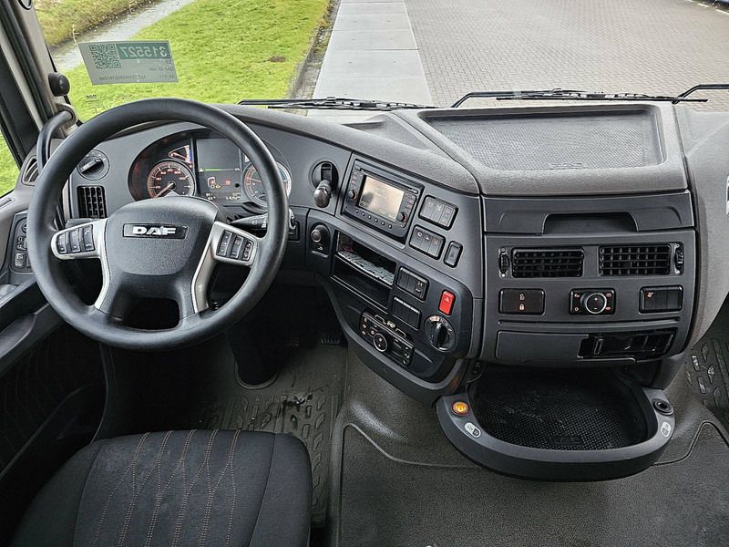 Interior photo 1: Tractor head DAF XF 480 SPACECAB LED