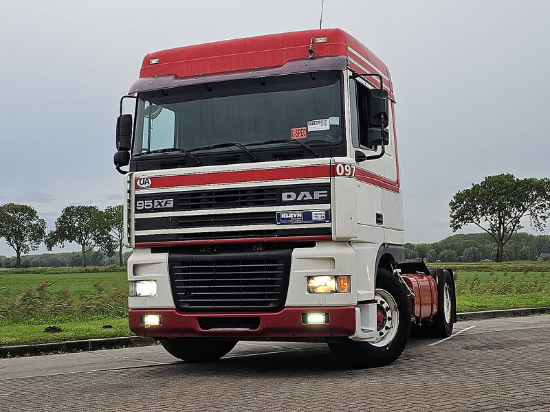 DAF XF 95.380 SPACECAB EURO 2 - Tractor head: gambar 1 DAF XF 95.380 SPACECAB EURO 2 - Tractor head: gambar 1
