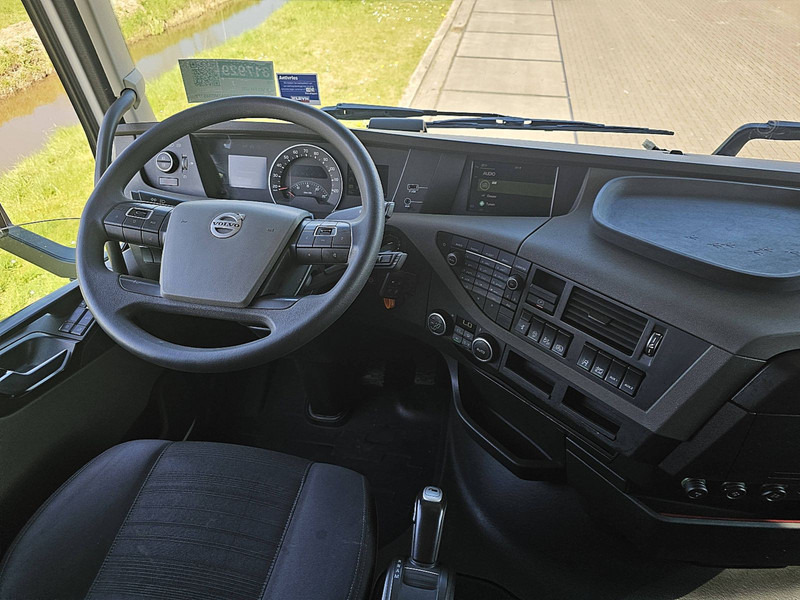 Interior photo 1: Tractor head Volvo FH 500