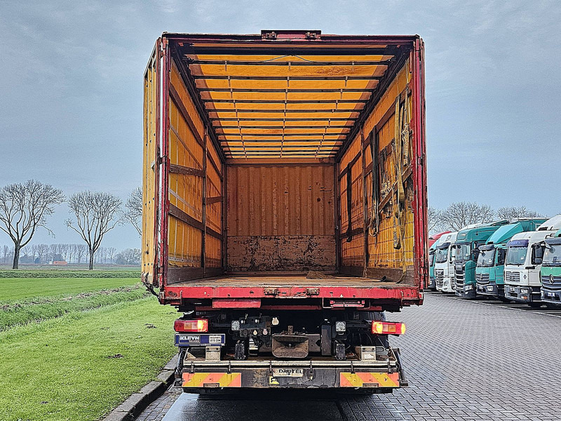 Truk dengan terpal samping Volvo FH 500 xl: gambar 16 Truk dengan terpal samping Volvo FH 500 xl: gambar 16