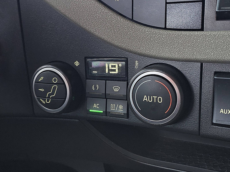 Truk dengan terpal samping Volvo FH 500 xl: gambar 14 Truk dengan terpal samping Volvo FH 500 xl: gambar 14