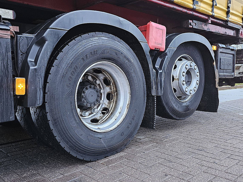 Truk dengan terpal samping Volvo FH 500 xl: gambar 19 Truk dengan terpal samping Volvo FH 500 xl: gambar 19