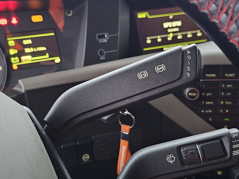 Truk dengan terpal samping Volvo FH 500 xl: gambar 12 Truk dengan terpal samping Volvo FH 500 xl: gambar 12