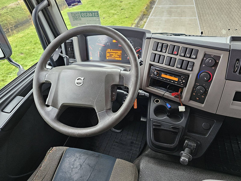 Interior photo 1: Truk box Volvo FL 250.14