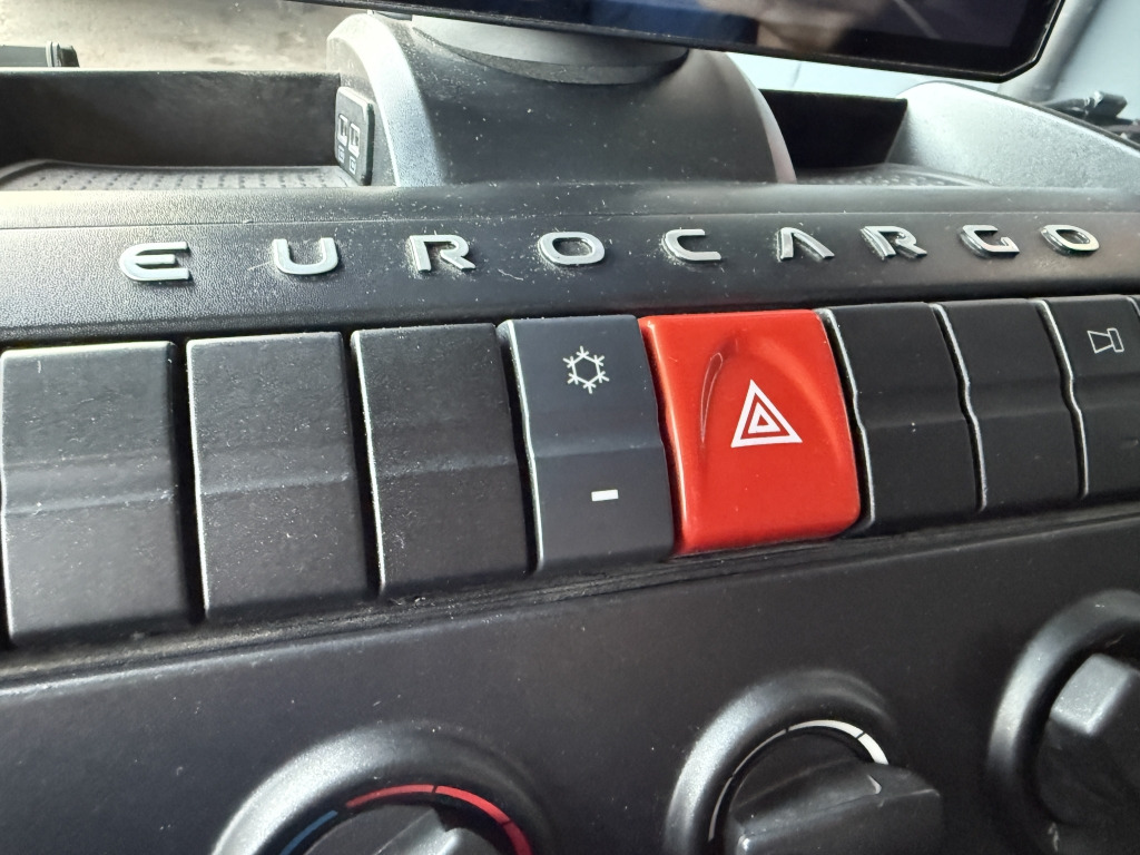 Iveco EuroCargo ML140E28 Klima ACC 7,25m LBW 117.449km - Truk dengan terpal samping: gambar 2 Iveco EuroCargo ML140E28 Klima ACC 7,25m LBW 117.449km - Truk dengan terpal samping: gambar 2