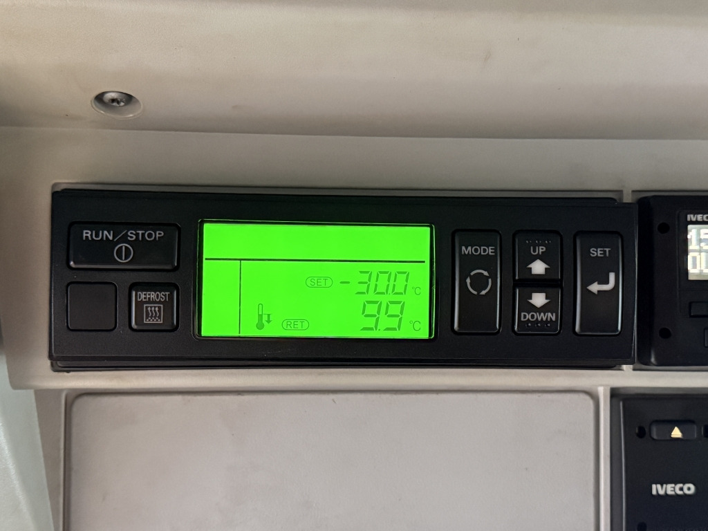 Iveco Stralis AD190S31 7,7m Mitsubishi TDJS50DA Diesel - Truk berpendingin: gambar 4 Iveco Stralis AD190S31 7,7m Mitsubishi TDJS50DA Diesel - Truk berpendingin: gambar 4