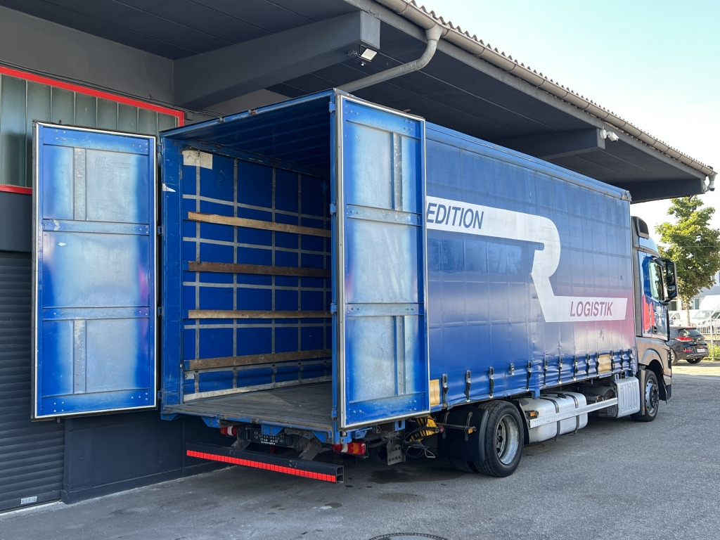 Mercedes-Benz Actros 1840 MEGA Jumbo Klima Reatarder ACC-Tempo - Truk dengan terpal samping: gambar 4 Mercedes-Benz Actros 1840 MEGA Jumbo Klima Reatarder ACC-Tempo - Truk dengan terpal samping: gambar 4