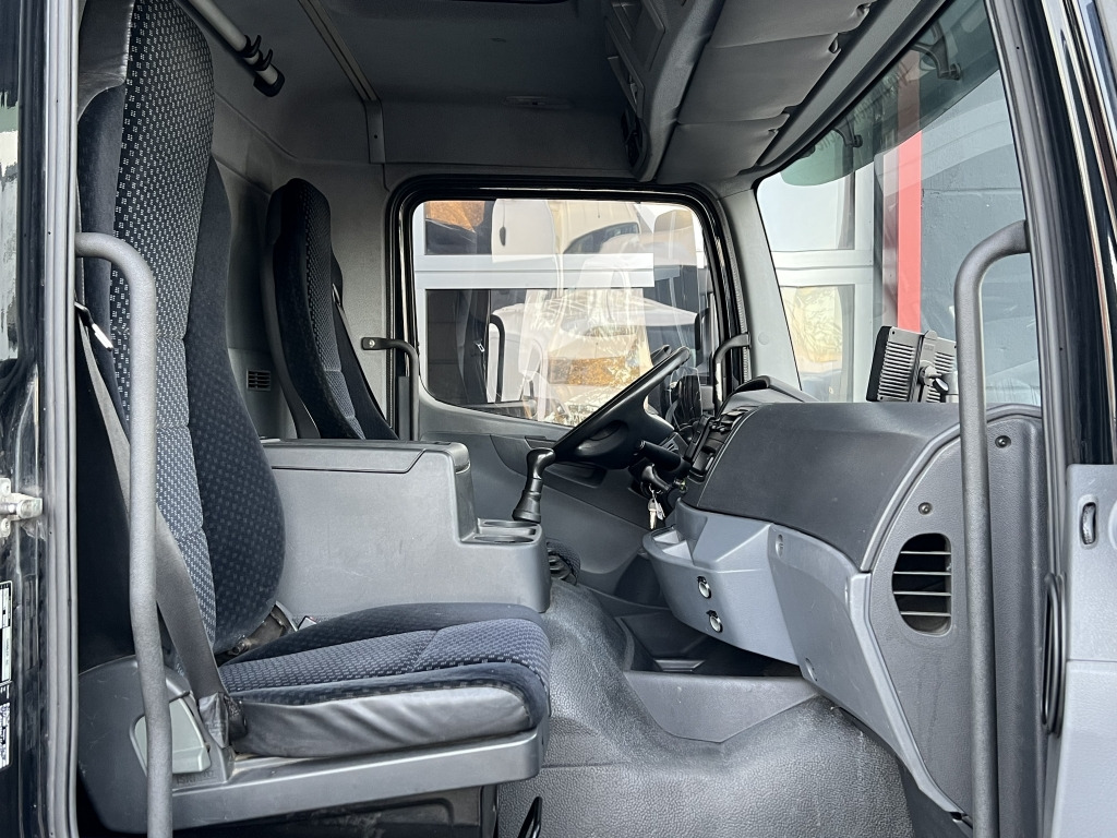 Mercedes-Benz Axor 1833 7m Koffer 2x Schwenkwand LBW Or.382'km - Truk minuman: gambar 3 Mercedes-Benz Axor 1833 7m Koffer 2x Schwenkwand LBW Or.382'km - Truk minuman: gambar 3