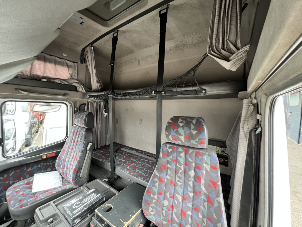 Mercedes-Benz SK 1827L Motorbremse Schlafkab Voll-Luftfederung - Truk dengan terpal samping: gambar 3 Mercedes-Benz SK 1827L Motorbremse Schlafkab Voll-Luftfederung - Truk dengan terpal samping: gambar 3