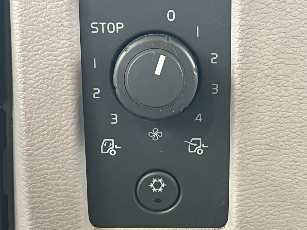 Volvo FL 260 7,2m LBW Klima Tempomat AHK Orig. 125'km - Truk dengan terpal samping: gambar 2 Volvo FL 260 7,2m LBW Klima Tempomat AHK Orig. 125'km - Truk dengan terpal samping: gambar 2