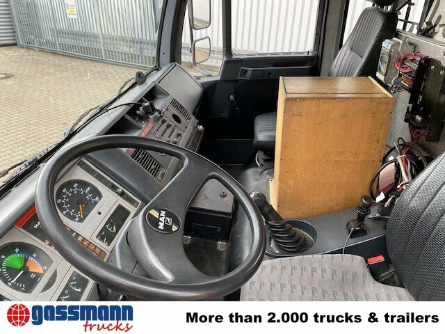 MAN 10.224 LC 4x2 BB Doka, TLF16/12, 6-Zylinder - Truk pemadam kebakaran: gambar 4 MAN 10.224 LC 4x2 BB Doka, TLF16/12, 6-Zylinder - Truk pemadam kebakaran: gambar 4