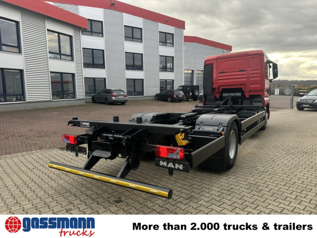 Pengangkut kontainer/ Container truck MAN TGX 18.360 4X2 LL, Fahrschule: gambar 9 Pengangkut kontainer/ Container truck MAN TGX 18.360 4X2 LL, Fahrschule: gambar 9