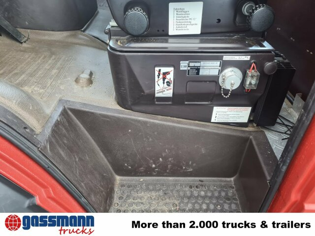 Mercedes-Benz 814 D 4x2 Doka, LF 8/6 - Truk pemadam kebakaran: gambar 4 Mercedes-Benz 814 D 4x2 Doka, LF 8/6 - Truk pemadam kebakaran: gambar 4