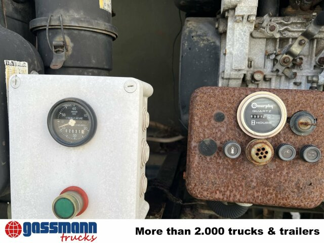 Renault Midliner S170 4x4, 6000l Wassertank - Truk tangki: gambar 2 Renault Midliner S170 4x4, 6000l Wassertank - Truk tangki: gambar 2