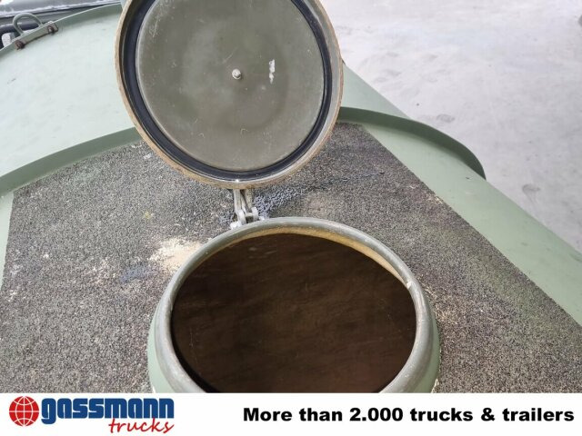 Renault Midliner S170 4x4, 6000l Wassertank - Truk tangki: gambar 4 Renault Midliner S170 4x4, 6000l Wassertank - Truk tangki: gambar 4