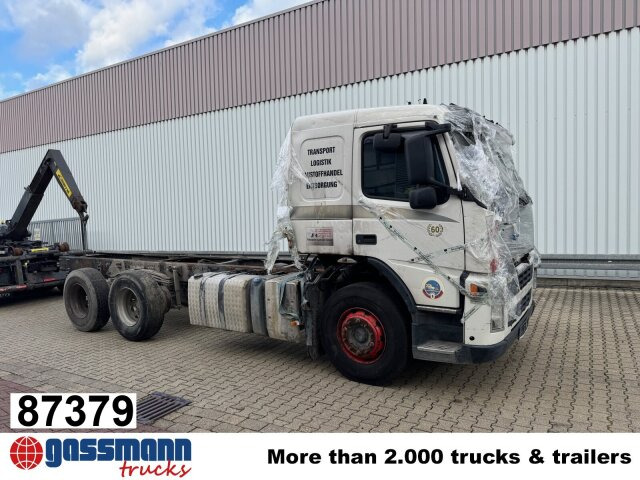 Volvo FM 380 6x4 R mit Brandschaden - Truk jungkit: gambar 1 Volvo FM 380 6x4 R mit Brandschaden - Truk jungkit: gambar 1