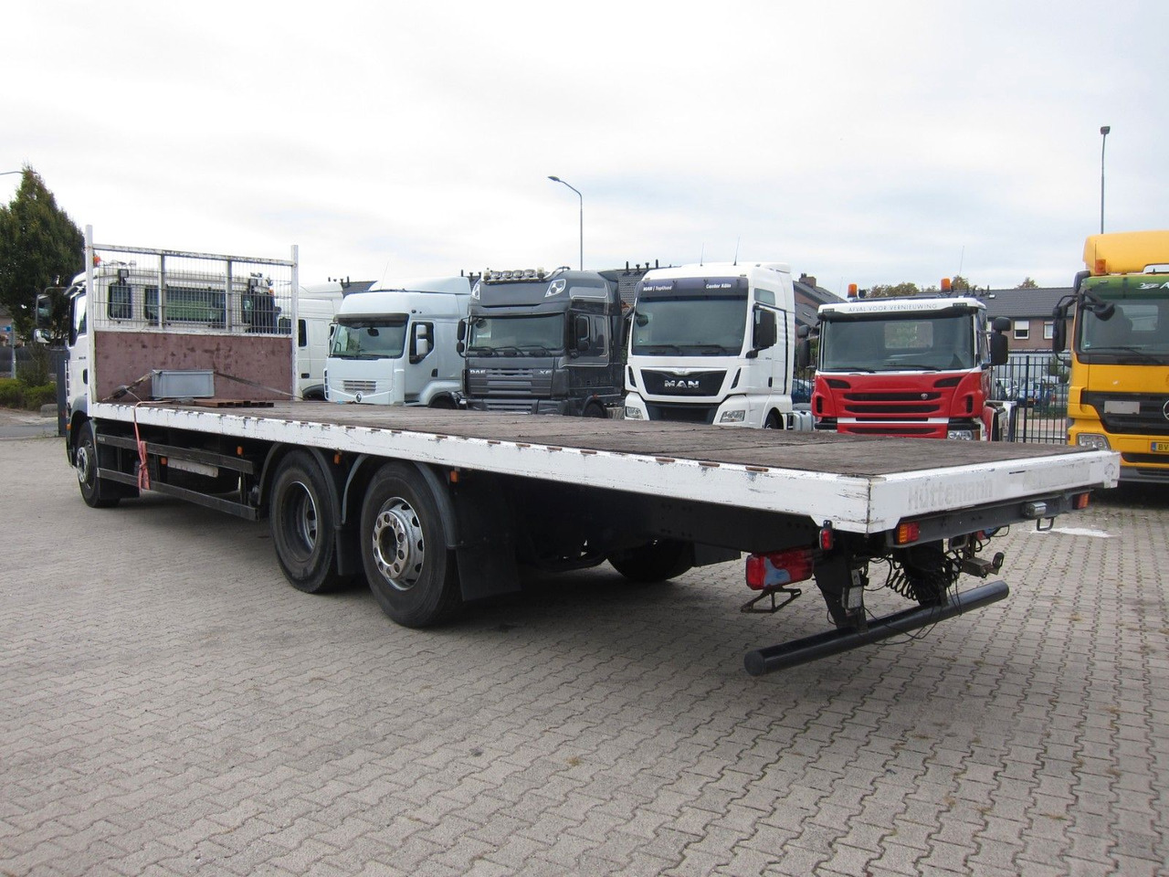 MAN TGM 26 340 6X2*4 BL Plateau Manual - Truk flatbed: gambar 3 MAN TGM 26 340 6X2*4 BL Plateau Manual - Truk flatbed: gambar 3