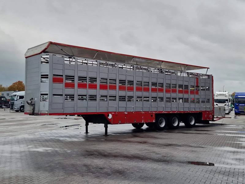 CUPPERS 3 deck livestock trailer - Water & Ventilation - Loadlift - Steering axle - Semi-trailer pengangkut hewan: gambar 4 CUPPERS 3 deck livestock trailer - Water & Ventilation - Loadlift - Steering axle - Semi-trailer pengangkut hewan: gambar 4