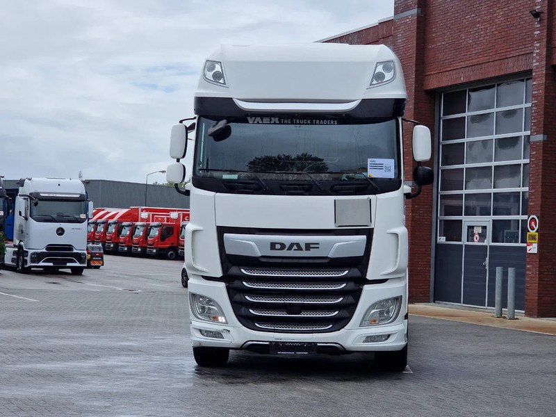 DAF XF 530 SuperSpaceCab 6x2*4 - Chassis 740 cm - Loadlift - Steering axle - Leather - - Truk sasis: gambar 2 DAF XF 530 SuperSpaceCab 6x2*4 - Chassis 740 cm - Loadlift - Steering axle - Leather - - Truk sasis: gambar 2