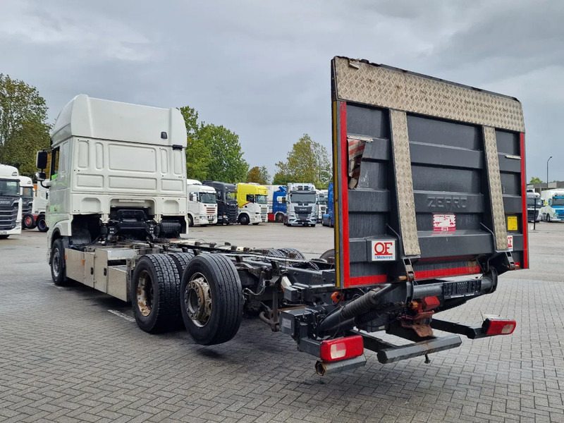 DAF XF 530 SuperSpaceCab 6x2*4 - Chassis 740 cm - Loadlift - Steering axle - Leather - - Truk sasis: gambar 5 DAF XF 530 SuperSpaceCab 6x2*4 - Chassis 740 cm - Loadlift - Steering axle - Leather - - Truk sasis: gambar 5
