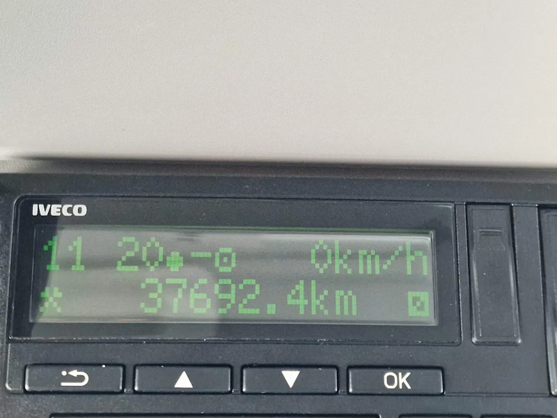 Truk box Iveco Eurocargo 75-190 Isotherm box - Zepro loadlift - Low KM - Airco - Euro 6 - Camera: gambar 14