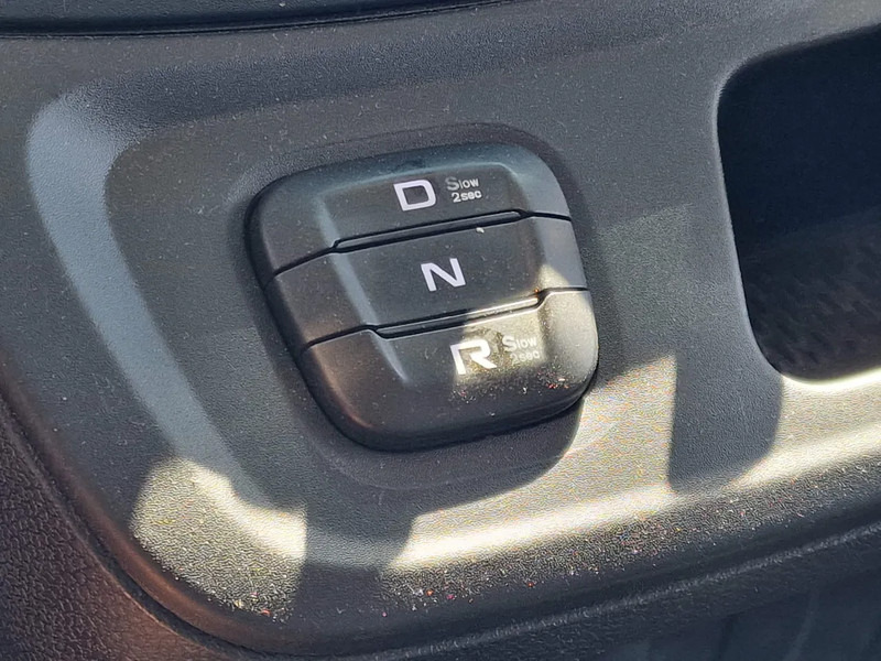 Truk box Iveco Eurocargo 75-190 Isotherm box - Zepro loadlift - Low KM - Airco - Euro 6 - Camera: gambar 16