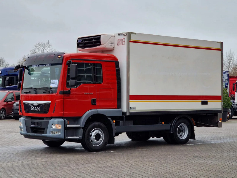 MAN TGM 12.250 Sleepercab 4x2 - Carrier Xarios 600 - Meat Hooks - Vleeshang - Rohrbahnen - Low KM - Truk berpendingin: gambar 3 MAN TGM 12.250 Sleepercab 4x2 - Carrier Xarios 600 - Meat Hooks - Vleeshang - Rohrbahnen - Low KM - Truk berpendingin: gambar 3