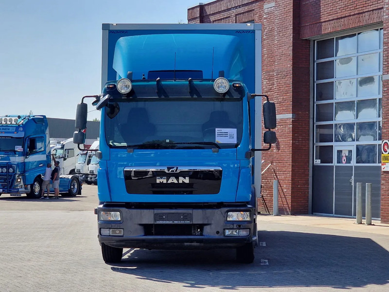MAN TGM 15.250 4x2 - Box truck with sidedoors - Loadlift - Euro 5 - Automatic - Camera - Truk box: gambar 2 MAN TGM 15.250 4x2 - Box truck with sidedoors - Loadlift - Euro 5 - Automatic - Camera - Truk box: gambar 2
