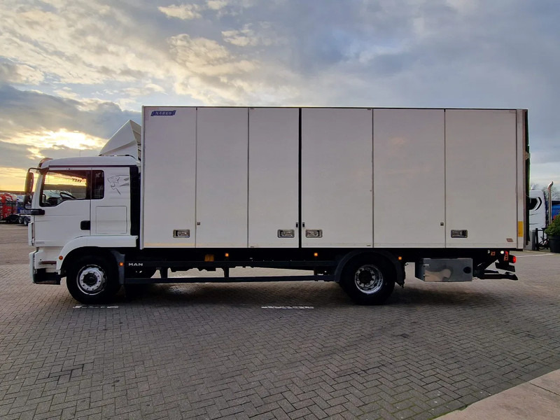MAN TGM 18.340 4x2 - Sleepercab - Box with sidedoors - Loadlift - Full air - Euro 6 - Automatic - Truk box: gambar 4 MAN TGM 18.340 4x2 - Sleepercab - Box with sidedoors - Loadlift - Full air - Euro 6 - Automatic - Truk box: gambar 4