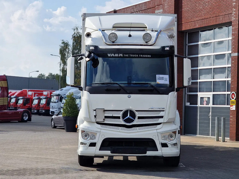 Mercedes-Benz Actros 1833 4x2 - Box with sidedoors - Loadlift - Sleeper cab - Full air - 5.80WB - Truk box: gambar 2 Mercedes-Benz Actros 1833 4x2 - Box with sidedoors - Loadlift - Sleeper cab - Full air - 5.80WB - Truk box: gambar 2