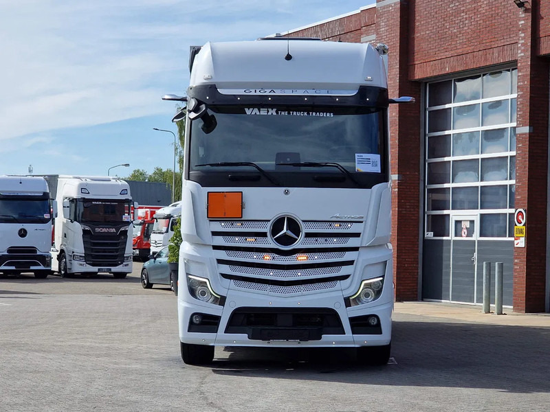 Mercedes-Benz Actros 2545 6x2*4 - Box with sidedoors - Loadlift - Steering axle - Full air - Camera - Truk box: gambar 2 Mercedes-Benz Actros 2545 6x2*4 - Box with sidedoors - Loadlift - Steering axle - Full air - Camera - Truk box: gambar 2