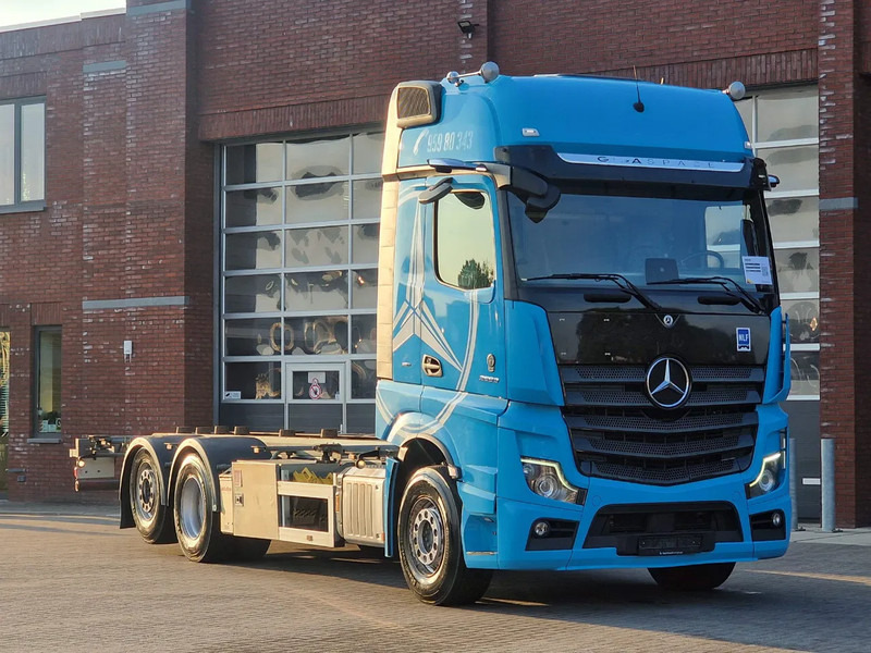 Mercedes-Benz Actros 2553 6x2 - BDF - Retarder - 4.90 WB - Loadlift - Full air - Pengangkut kontainer/ Container truck: gambar 1 Mercedes-Benz Actros 2553 6x2 - BDF - Retarder - 4.90 WB - Loadlift - Full air - Pengangkut kontainer/ Container truck: gambar 1
