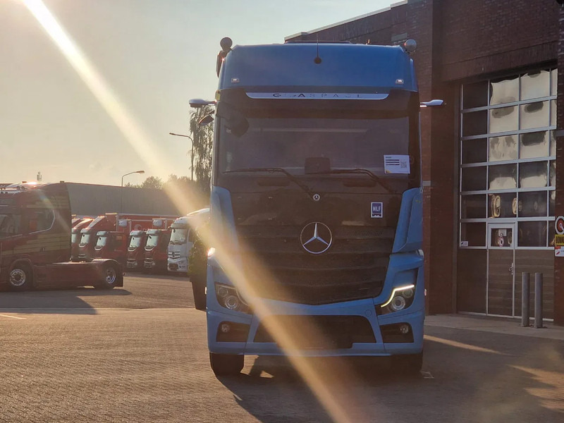 Mercedes-Benz Actros 2553 6x2 - BDF - Retarder - 4.90 WB - Loadlift - Full air - Pengangkut kontainer/ Container truck: gambar 2 Mercedes-Benz Actros 2553 6x2 - BDF - Retarder - 4.90 WB - Loadlift - Full air - Pengangkut kontainer/ Container truck: gambar 2
