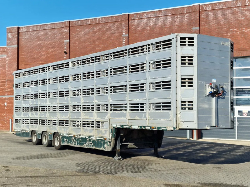 Pezzaioli 5 deck livestock trailer - Water & Ventilation - Loadlift - Folding floors - BPW Axle - 155M3 - Semi-trailer pengangkut hewan: gambar 4 Pezzaioli 5 deck livestock trailer - Water & Ventilation - Loadlift - Folding floors - BPW Axle - 155M3 - Semi-trailer pengangkut hewan: gambar 4