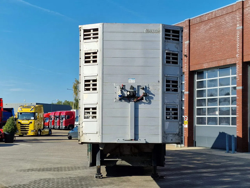 Pezzaioli 5 deck livestock trailer - Water & Ventilation - Loadlift - Folding floors - BPW Axle - 155M3 - Semi-trailer pengangkut hewan: gambar 5 Pezzaioli 5 deck livestock trailer - Water & Ventilation - Loadlift - Folding floors - BPW Axle - 155M3 - Semi-trailer pengangkut hewan: gambar 5