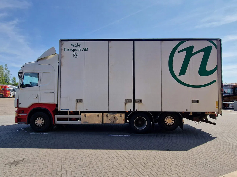 Scania R500 V8 Highline 6x2*4 - Box with side doors - Loadlift - Manual gearbox with retarder - Full air - Steering axle - Truk box: gambar 4 Scania R500 V8 Highline 6x2*4 - Box with side doors - Loadlift - Manual gearbox with retarder - Full air - Steering axle - Truk box: gambar 4