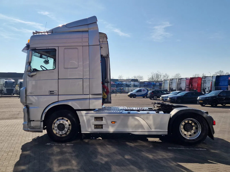 DAF XF 440 SpaceCab 4x2 - Full spoiler - Alloy wheels - Air horn - Light bar - Tractor head: gambar 4 DAF XF 440 SpaceCab 4x2 - Full spoiler - Alloy wheels - Air horn - Light bar - Tractor head: gambar 4