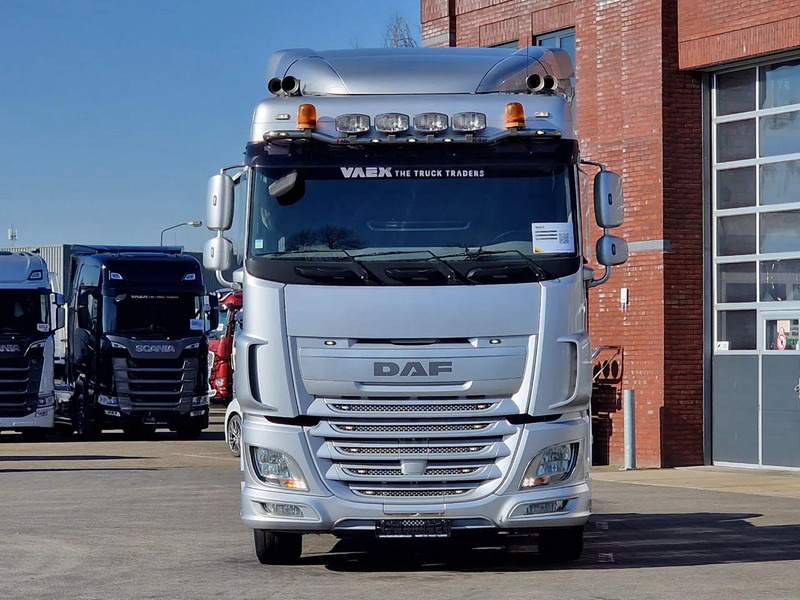 DAF XF 440 SpaceCab 4x2 - Full spoiler - Alloy wheels - Air horn - Light bar - Tractor head: gambar 2 DAF XF 440 SpaceCab 4x2 - Full spoiler - Alloy wheels - Air horn - Light bar - Tractor head: gambar 2
