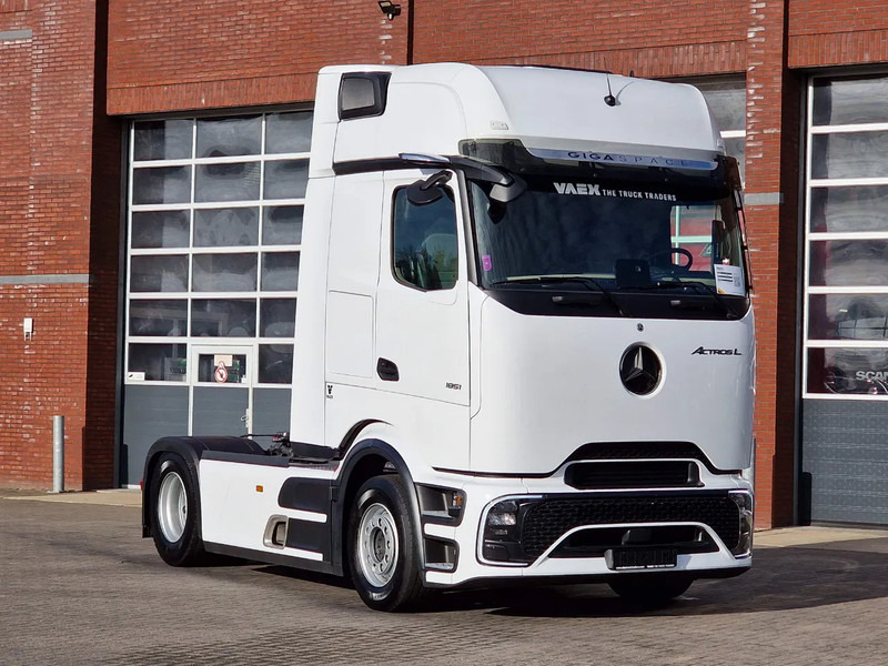 Mercedes-Benz Actros 1851 Procab GigaSpace 4x2 - New - Retarder - Mirror cam - 2x tank - Full spoiler - Navi - Tractor head: gambar 1 Mercedes-Benz Actros 1851 Procab GigaSpace 4x2 - New - Retarder - Mirror cam - 2x tank - Full spoiler - Navi - Tractor head: gambar 1