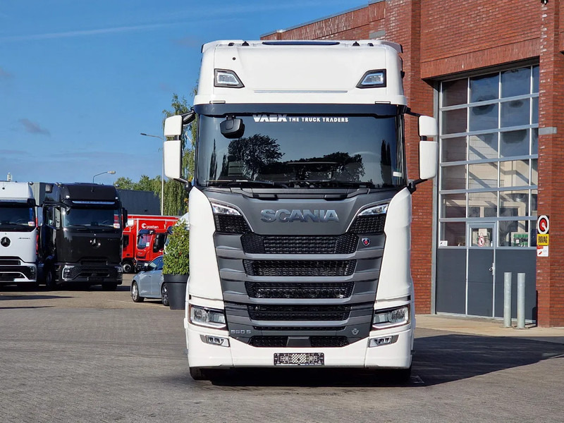 Scania 590S V8 NGS Highline 4x2 - New - Facelift - Full spec - Retarder - Leather - Full air - Tractor head: gambar 2 Scania 590S V8 NGS Highline 4x2 - New - Facelift - Full spec - Retarder - Leather - Full air - Tractor head: gambar 2