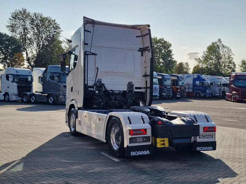Scania 590S V8 NGS Highline 4x2 - New - Facelift - Full spec - Retarder - Leather - Full air - Tractor head: gambar 5 Scania 590S V8 NGS Highline 4x2 - New - Facelift - Full spec - Retarder - Leather - Full air - Tractor head: gambar 5