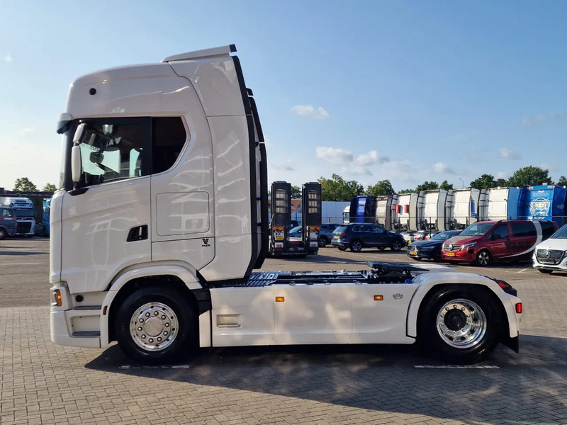 Scania 590S V8 NGS Highline 4x2 - New - Facelift - Full spec - Retarder - Leather - Full air - Tractor head: gambar 4 Scania 590S V8 NGS Highline 4x2 - New - Facelift - Full spec - Retarder - Leather - Full air - Tractor head: gambar 4