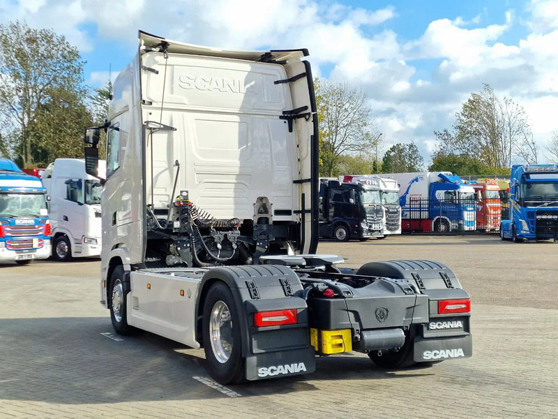 Scania 590S V8 NGS Highline 4x2 - New - Retarder - Leather - Alloy wheels Led - Navi - NEW! - Tractor head: gambar 5 Scania 590S V8 NGS Highline 4x2 - New - Retarder - Leather - Alloy wheels Led - Navi - NEW! - Tractor head: gambar 5