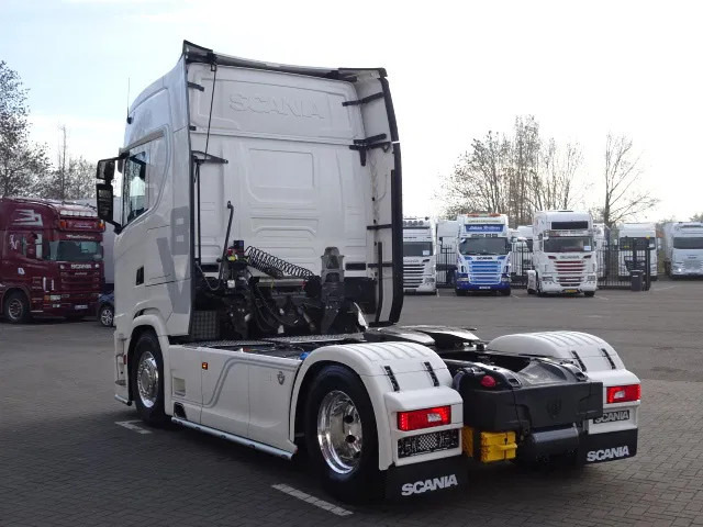 Scania 590S V8 NGS Highline 4x2 - New - Retarder - Leather - Alloy wheels Led - Navi - NEW! - Tractor head: gambar 5 Scania 590S V8 NGS Highline 4x2 - New - Retarder - Leather - Alloy wheels Led - Navi - NEW! - Tractor head: gambar 5