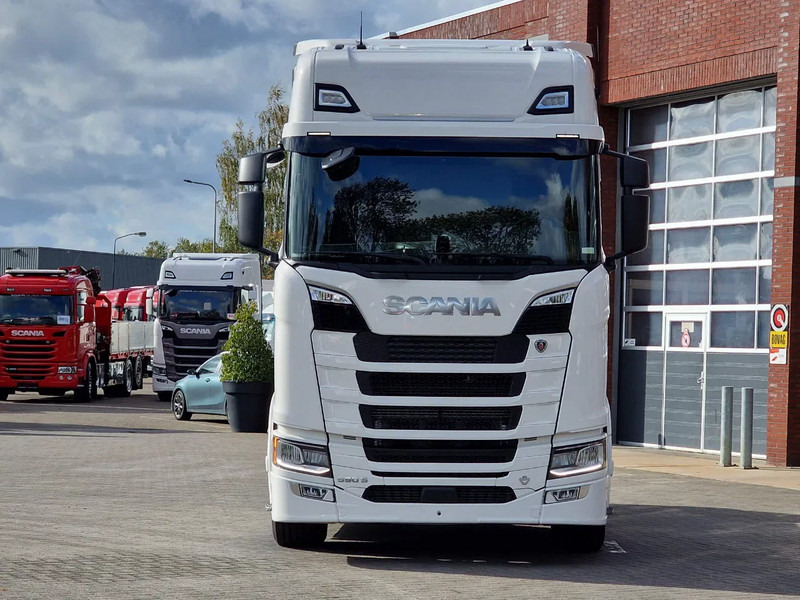 Scania 590S V8 NGS Highline 4x2 - New - Retarder - Leather - Alloy wheels Led - Navi - NEW! - Tractor head: gambar 2 Scania 590S V8 NGS Highline 4x2 - New - Retarder - Leather - Alloy wheels Led - Navi - NEW! - Tractor head: gambar 2