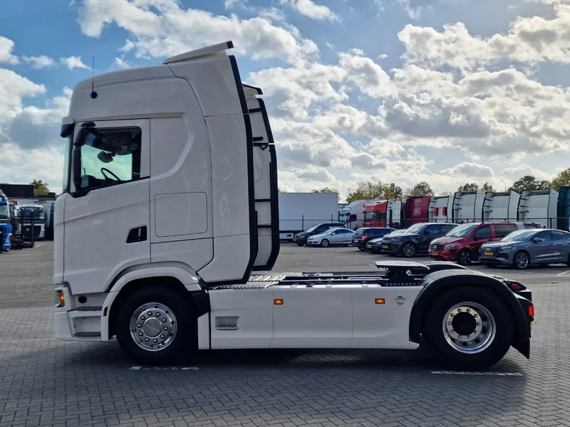 Scania 590S V8 NGS Highline 4x2 - New - Retarder - Leather - Alloy wheels Led - Navi - NEW! - Tractor head: gambar 4 Scania 590S V8 NGS Highline 4x2 - New - Retarder - Leather - Alloy wheels Led - Navi - NEW! - Tractor head: gambar 4