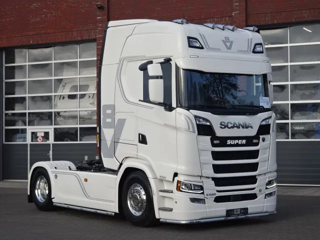 Scania 590S V8 NGS Highline 4x2 - New - Retarder - Leather - Alloy wheels Led - Navi - NEW! - Tractor head: gambar 1 Scania 590S V8 NGS Highline 4x2 - New - Retarder - Leather - Alloy wheels Led - Navi - NEW! - Tractor head: gambar 1